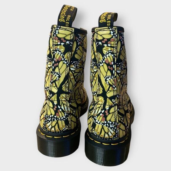 Dr. Martens Womens 1460 Butterfly Print 8-Eye Lace Up Boot size 6 New No Box - Picture 4 of 10